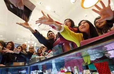 女大学生全黄Av中国人依然爱赴日旅游 消费已由爆买转向网购